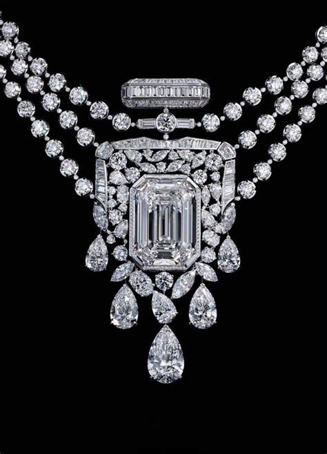 chanel diamond pendant